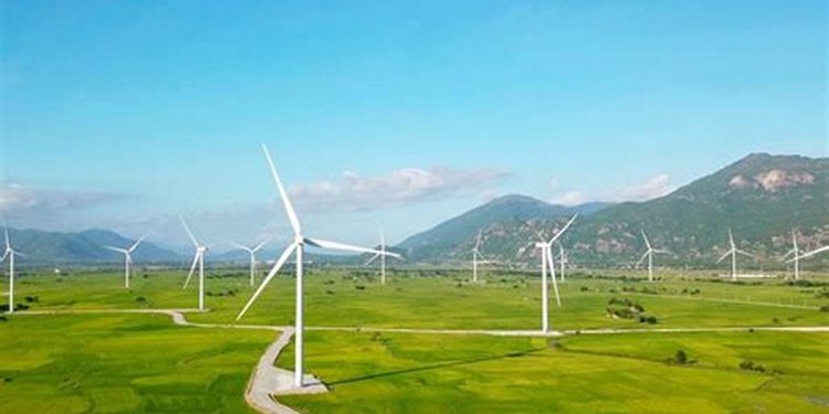 Nhà đầu tư đau lòng vì những tua bin điện gió 150 tỉ phải nằm im