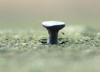 “A nail in the coffin” – “nhát đinh đóng vào quan tài”