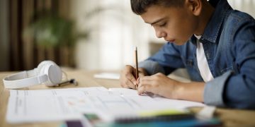 Học sinh homeschool xuất sắc hơn học sinh truyền thống gần như về mọi phương diện.