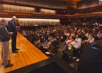 “Vũ trụ của chúng ta đang trương nở.”